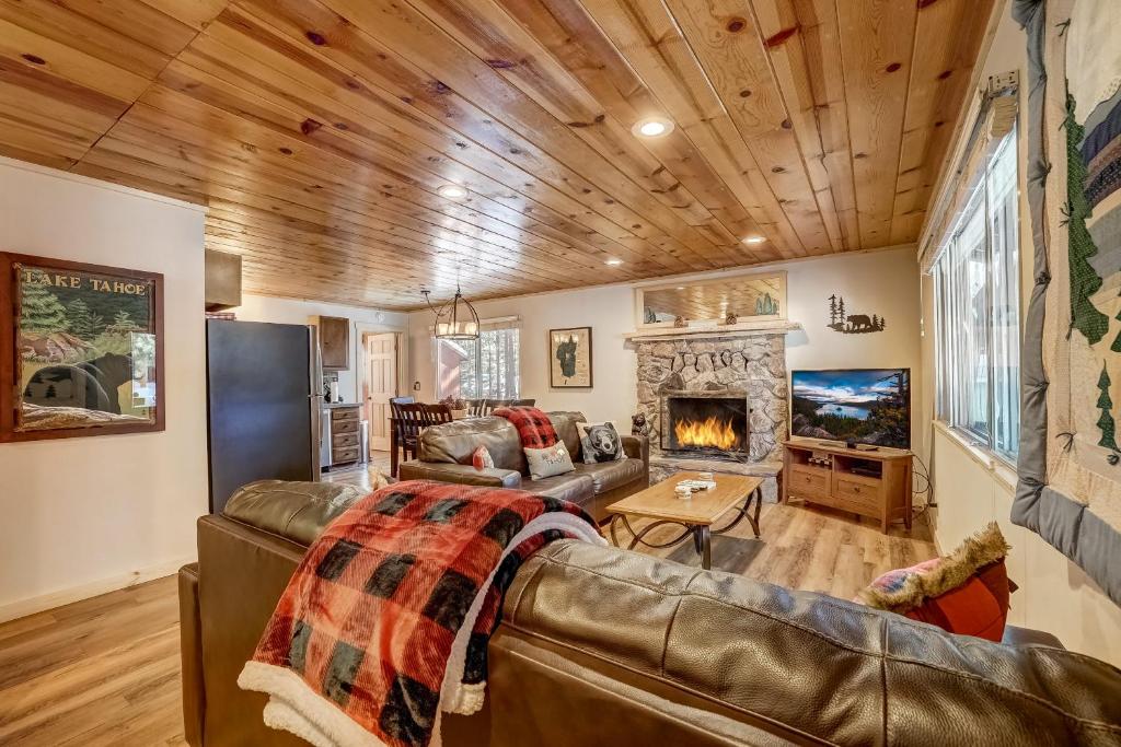 Come Snuggle Up at Cozy Bear Cabin, South Lake Tahoe