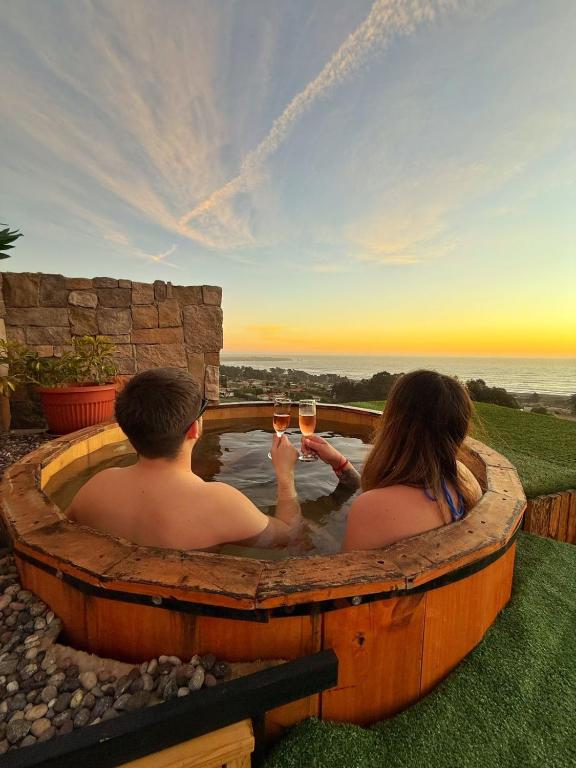 Escapada Romántica para Dos Suite Vista al Mar, Desayuno, Sesion en Tinaja Panorámica - 5