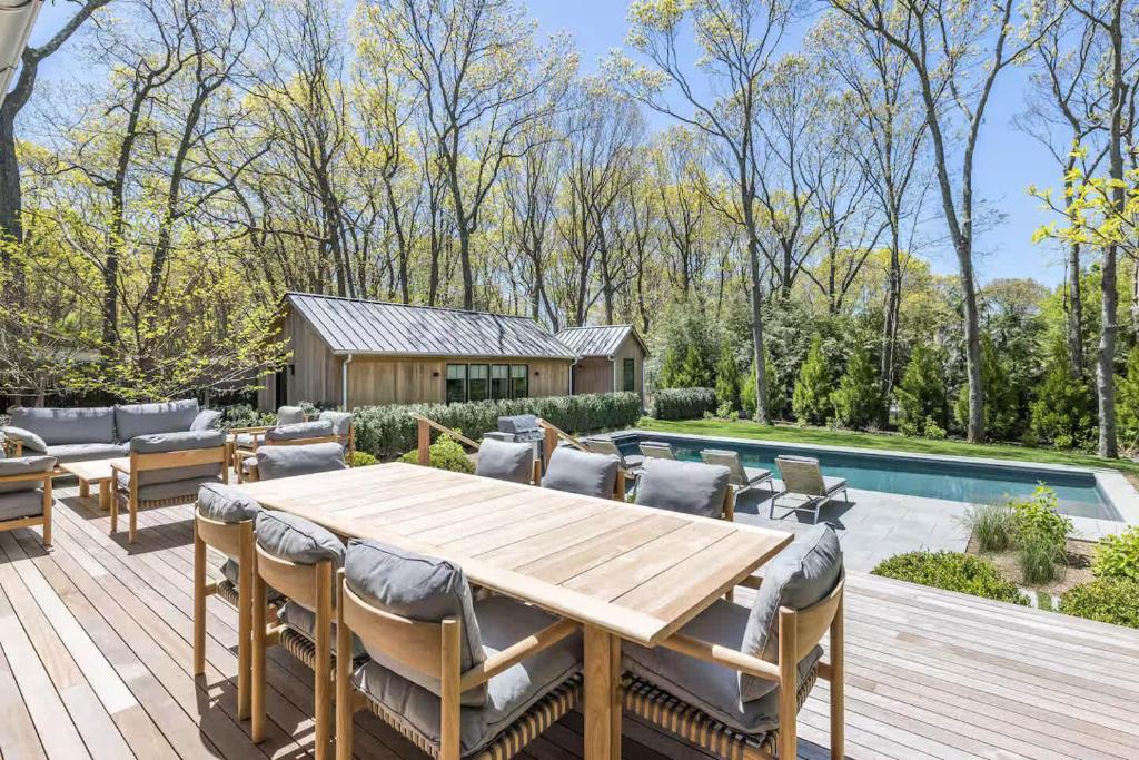 Joels Lane by Rove - 5BR Family Home with Heated Pool Sauna & Gym, Sag Harbor