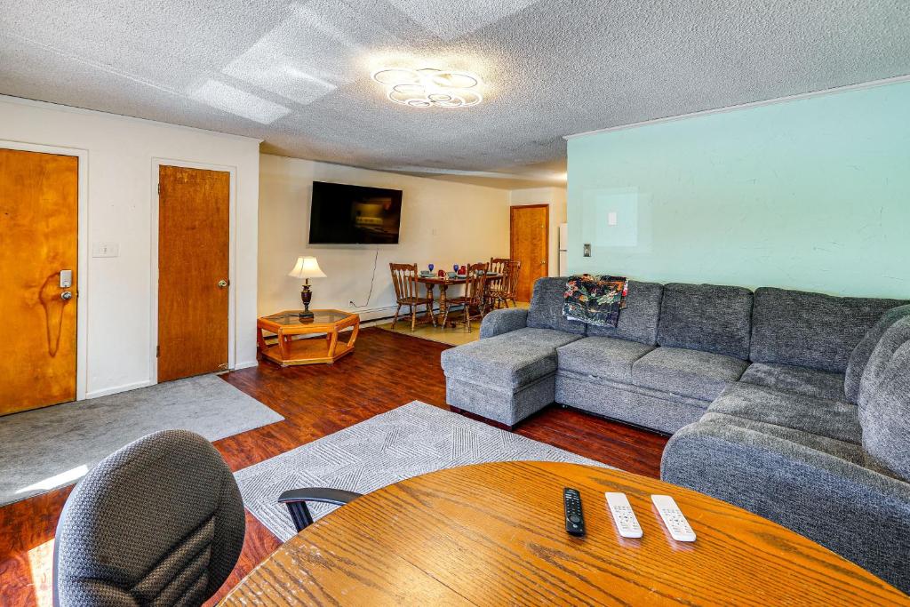 Steps to Chena River - Condo Near Hiking and Tours!, Fairbanks