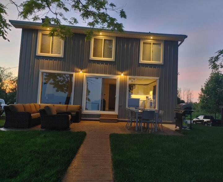 5 o clock somewhere, Hamilton