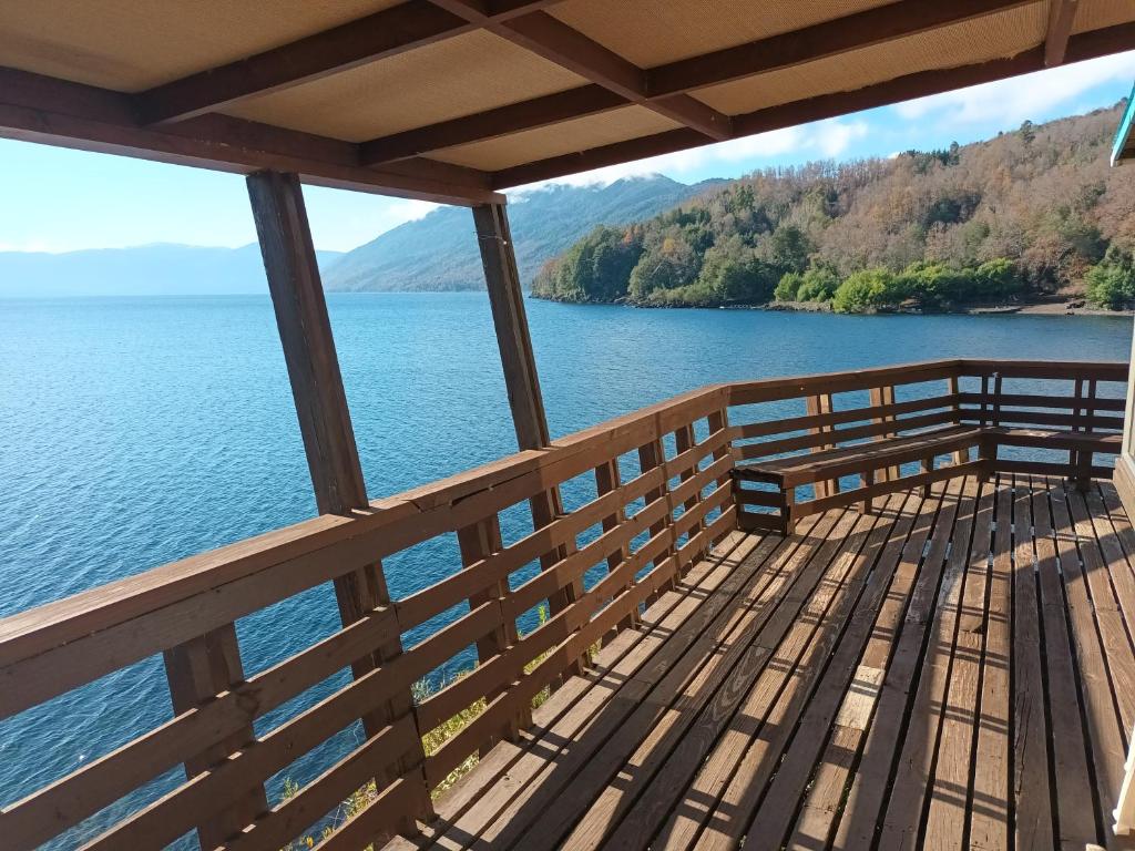 Cabaña Celeste - Acceso directo a playa lago Caburgua y cancha de tenis - direct access Beach in Caburgua Lake and tenis court - 3