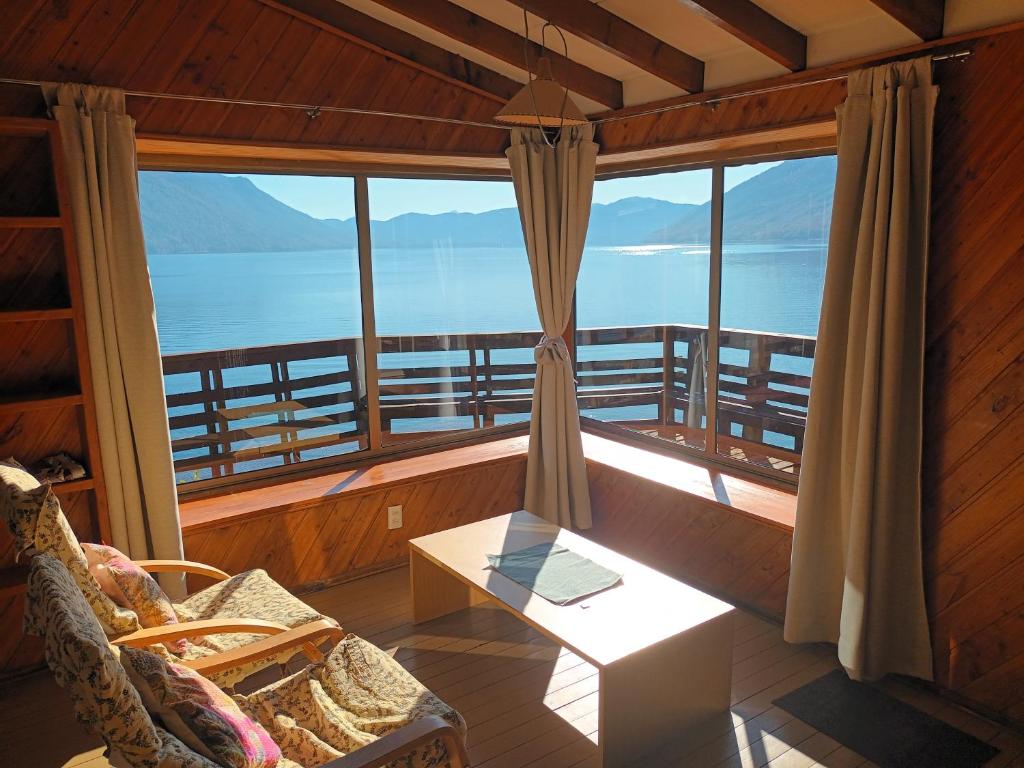 Cabaña Celeste - Acceso directo a playa lago Caburgua y cancha de tenis - direct access Beach in Caburgua Lake and tenis court, Pucón