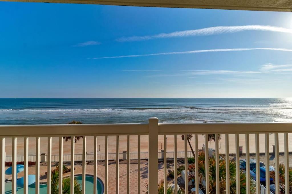 Coastal Views Spacious Beachfront Condo, Daytona Beach