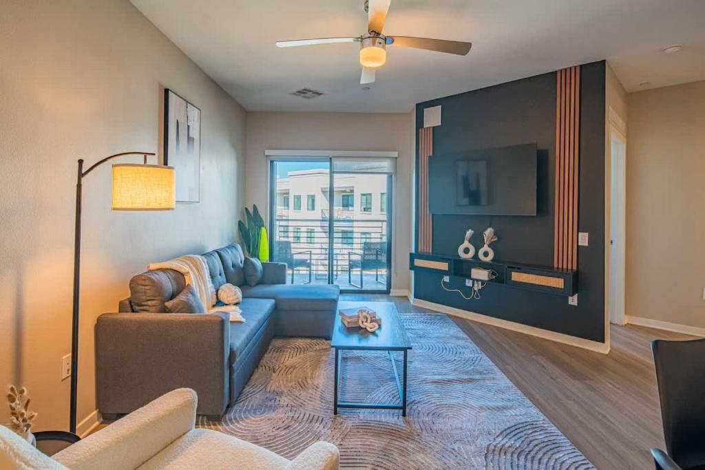 Charming 1BR in Uptown Biltmore Gym Pool Parking, Phoenix