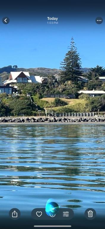 Absolute Beachfront Holiday Home With Private Beach Access To Swim Beach Spectacular Sunsets, Paraparaumu