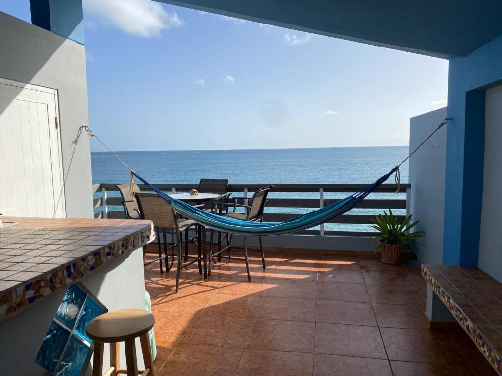 Beautiful Beach Front Penthouse w Rooftop Terrace, Playa Fortuna