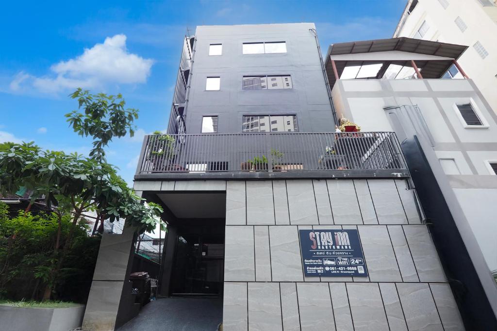 RQ Bangkok Huai Khwang by Collection O, Bangkok