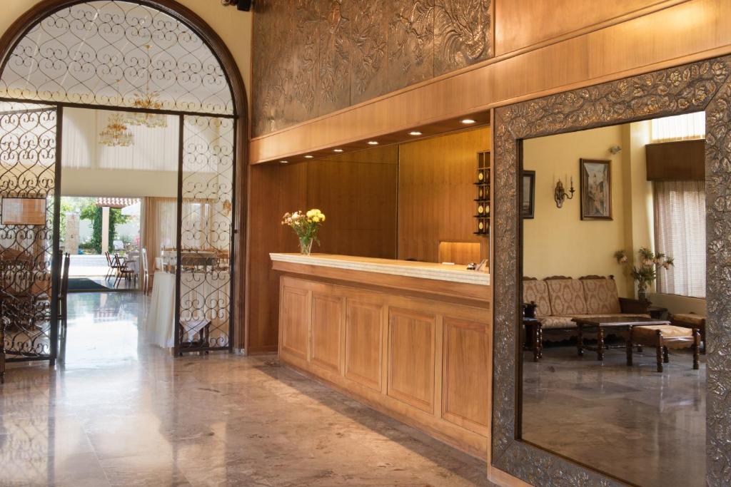 フロント・ロビー