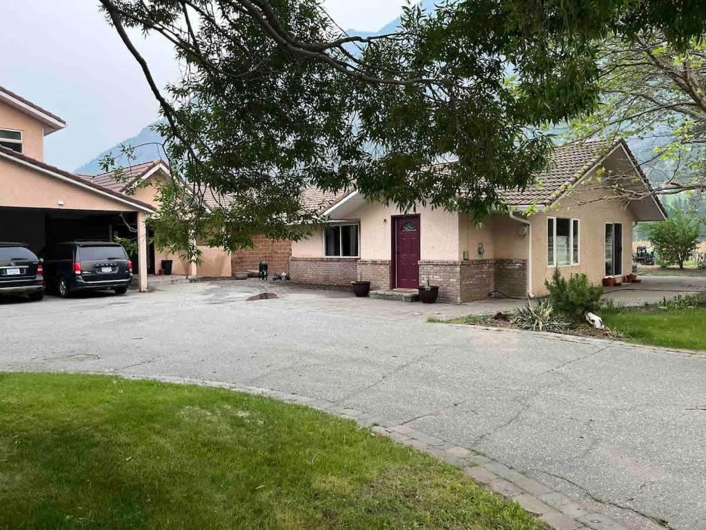 Taurean Vines Guest house, Keremeos