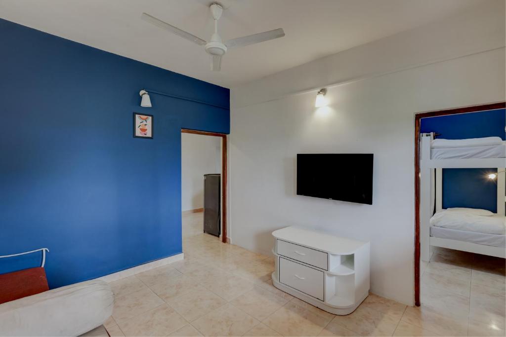 Shared lounge/TV area