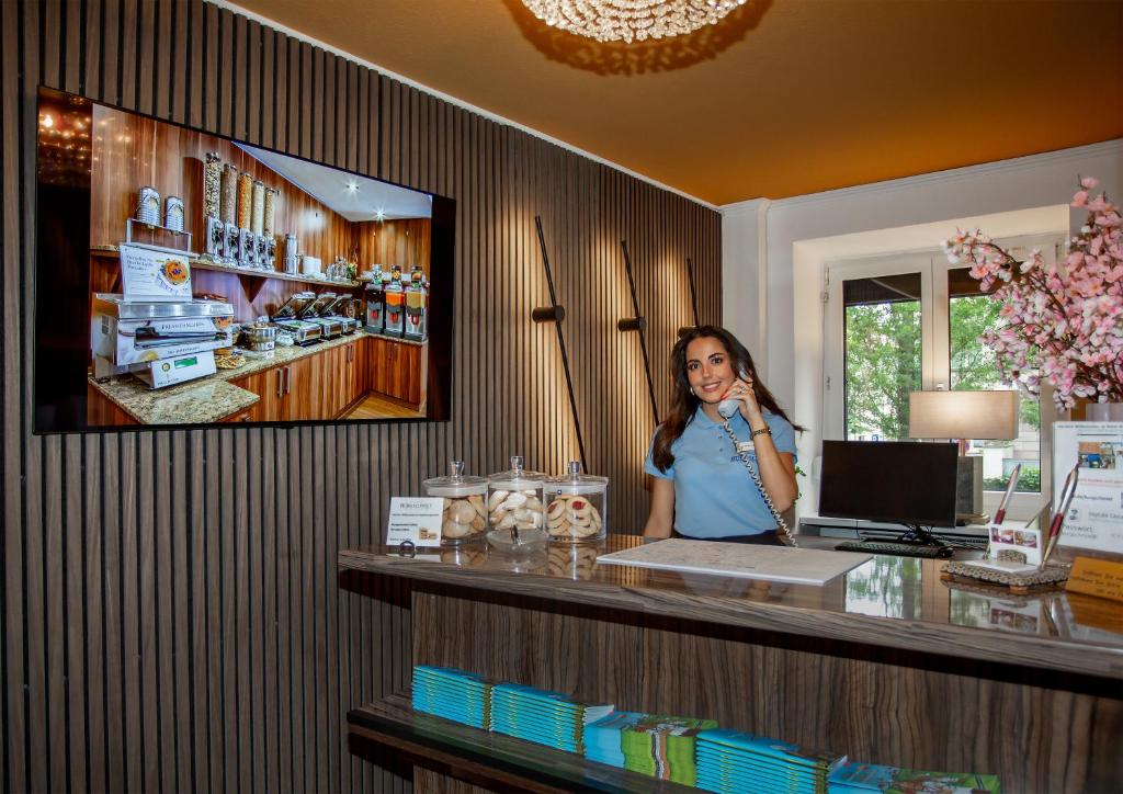 TIPTOP Hotel Burgschmiet Garni - 3