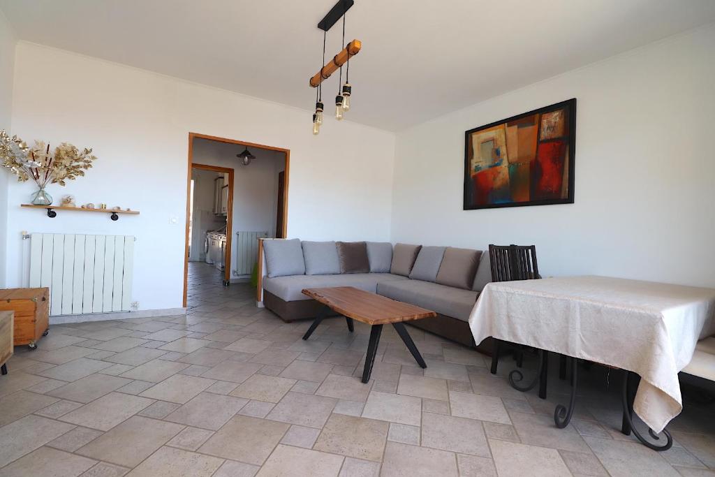 Spacieux Appartement Vue Mer et Montagne en dernier étage avec Terrasse - Parking et Wifi - 2