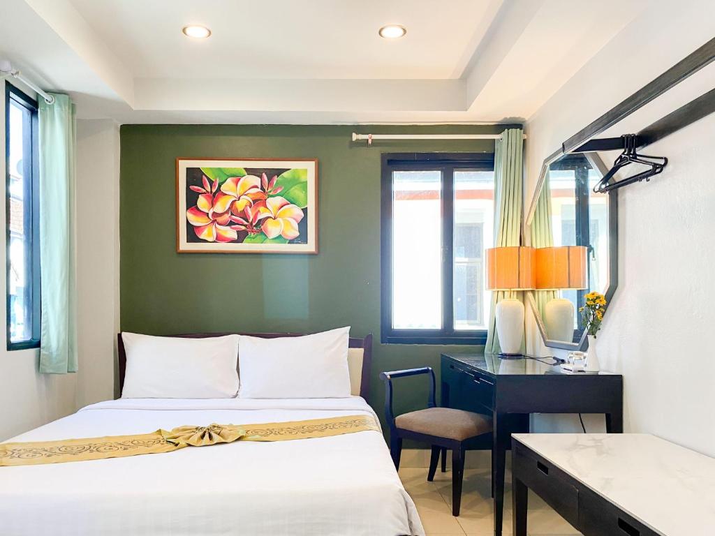 The Corner, Pláž Patong