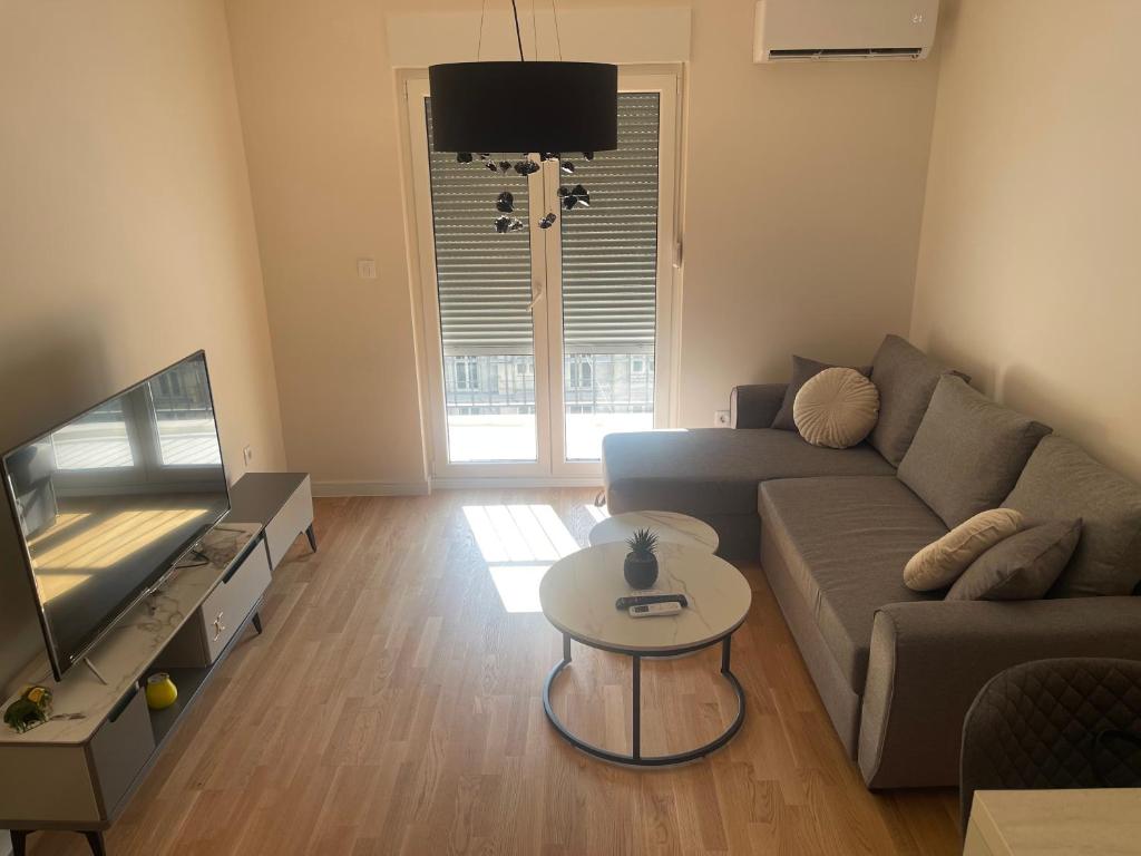 Alex 2210, Podgorica