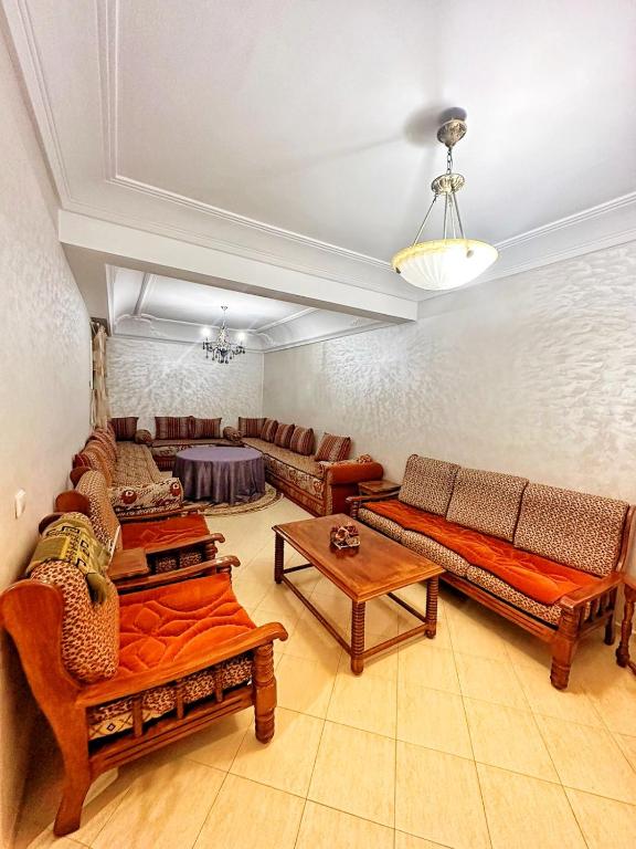 La gironde family apartment, Casablanca