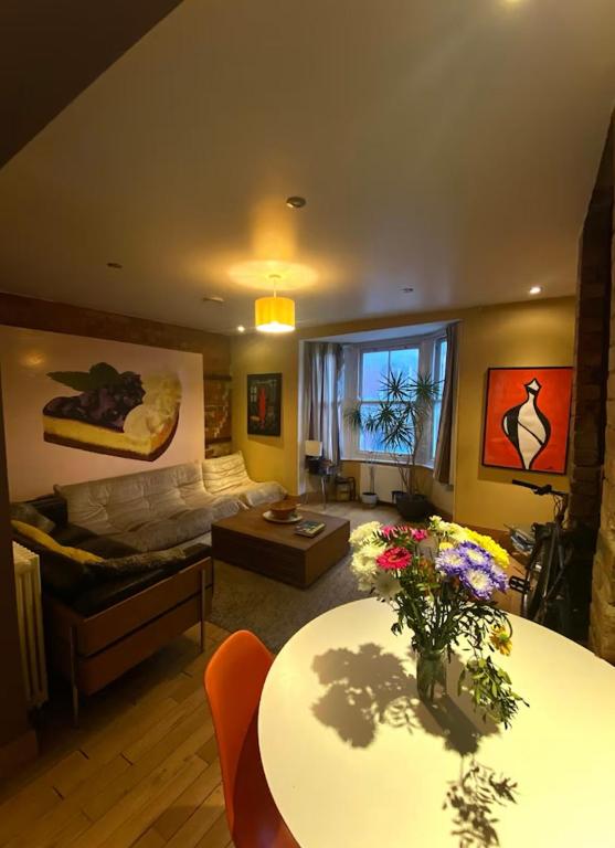 Ensuite in Gorgeous Shared Oxford Flat, Oxford