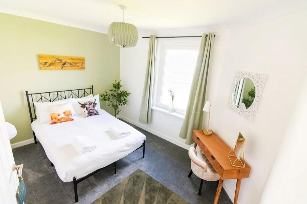 Stylish Apartment with Free Parking Near City and Bus Links, Dundee