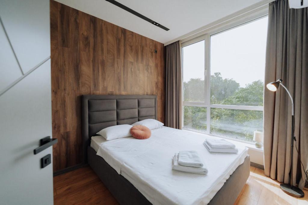 Quiet 1BR Retreat 2min to Transit and Shops, Kišiněv