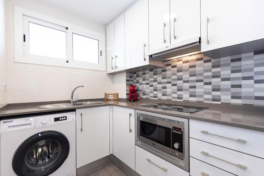 Rentalmar Zahara family suites - 3
