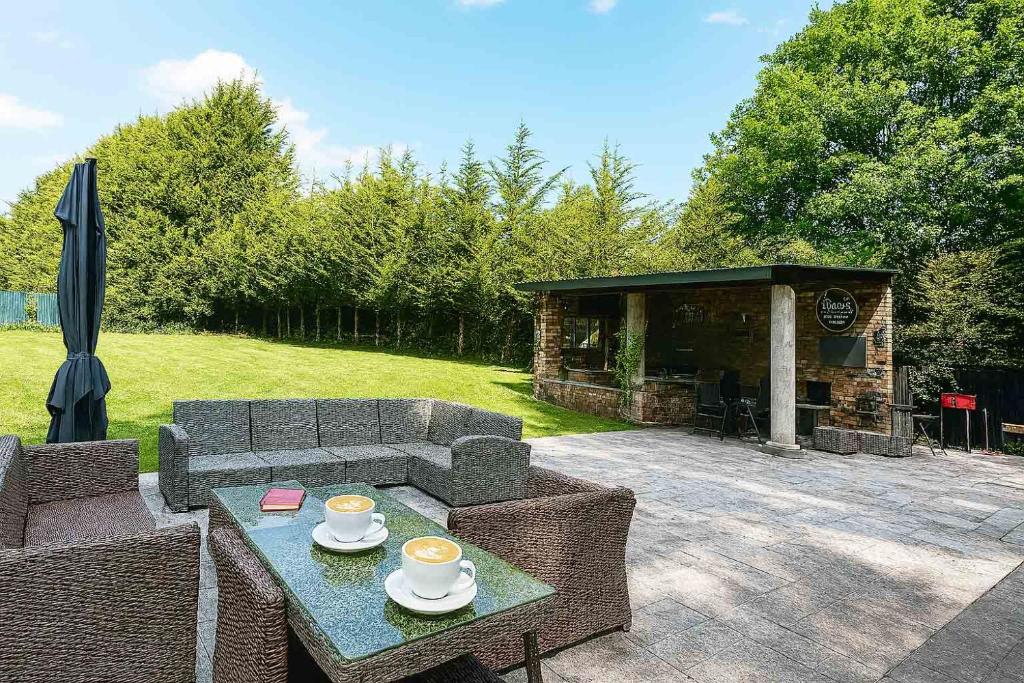 Forest 2BR Apt gated free Parking 2 acres Garden, Чизлхерст