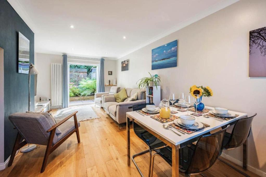 Swift Host - 2 Bed - Maple House - Garden - Parking - EV Charger, Earlham