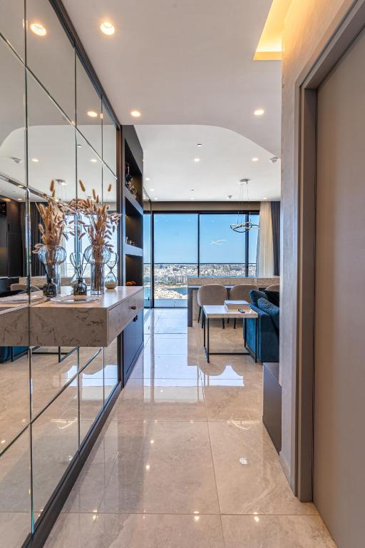 Mercury Tower Skyline Apartment with Pool Access, Saint Julianʼs