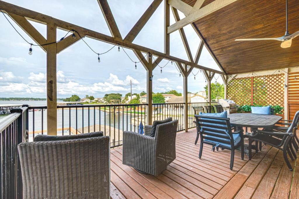 Private Boat Dock and Slip Luxe Lake Conroe Gem!, Montgomery