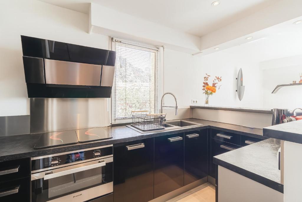 Stunning Renovated 1-Bedroom Breathtaking View - 4