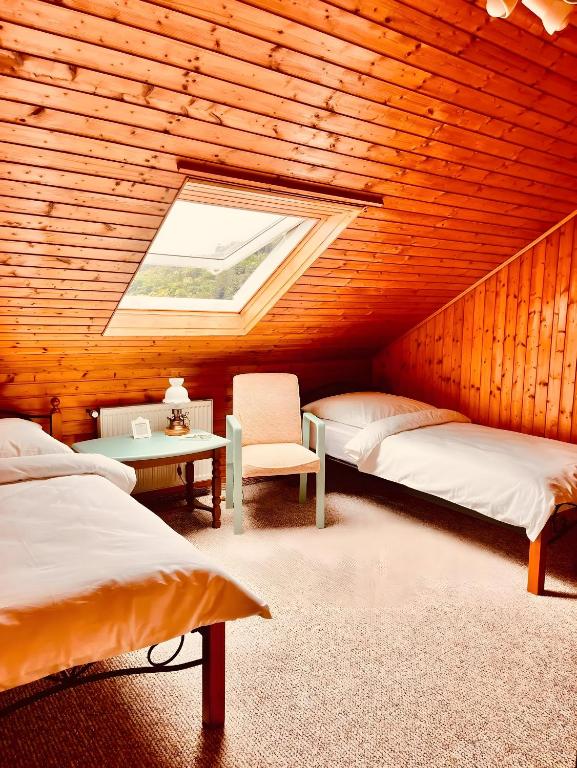 Wohnung Magda, Fellen