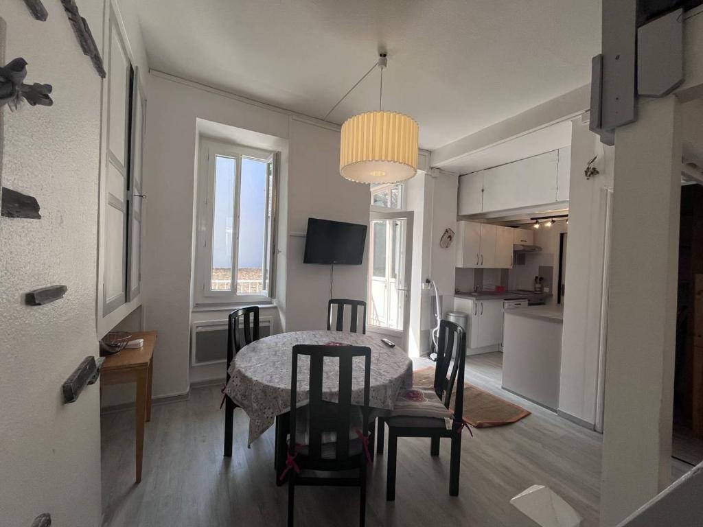 Appartement au cœur de Cauterets, confort, calme et proximité des thermes - FR-1-812-139 - 1