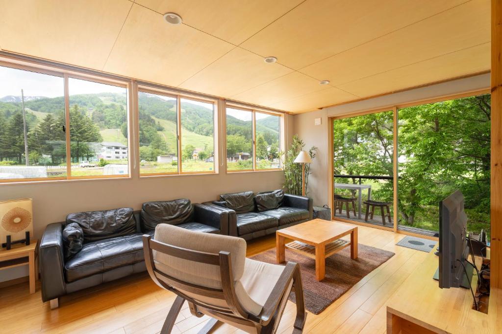 Serenity & Solitude Chalets, walk to the lifts Happoone Ski Resort, Hakuba