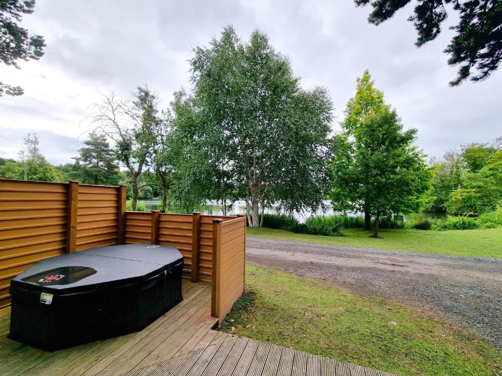 Oak Lodge 8 Hot Tub, York