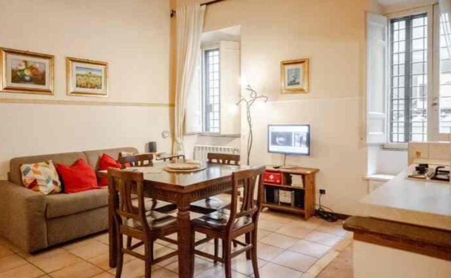 Piazza Navona Apartment - 2