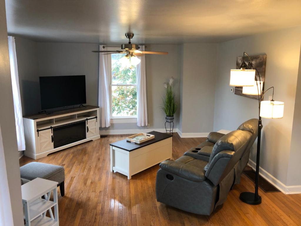 Suite 39 North, Lebanon