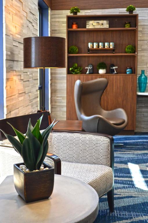 Holiday Inn & Suites Syracuse Airport - Liverpool photo