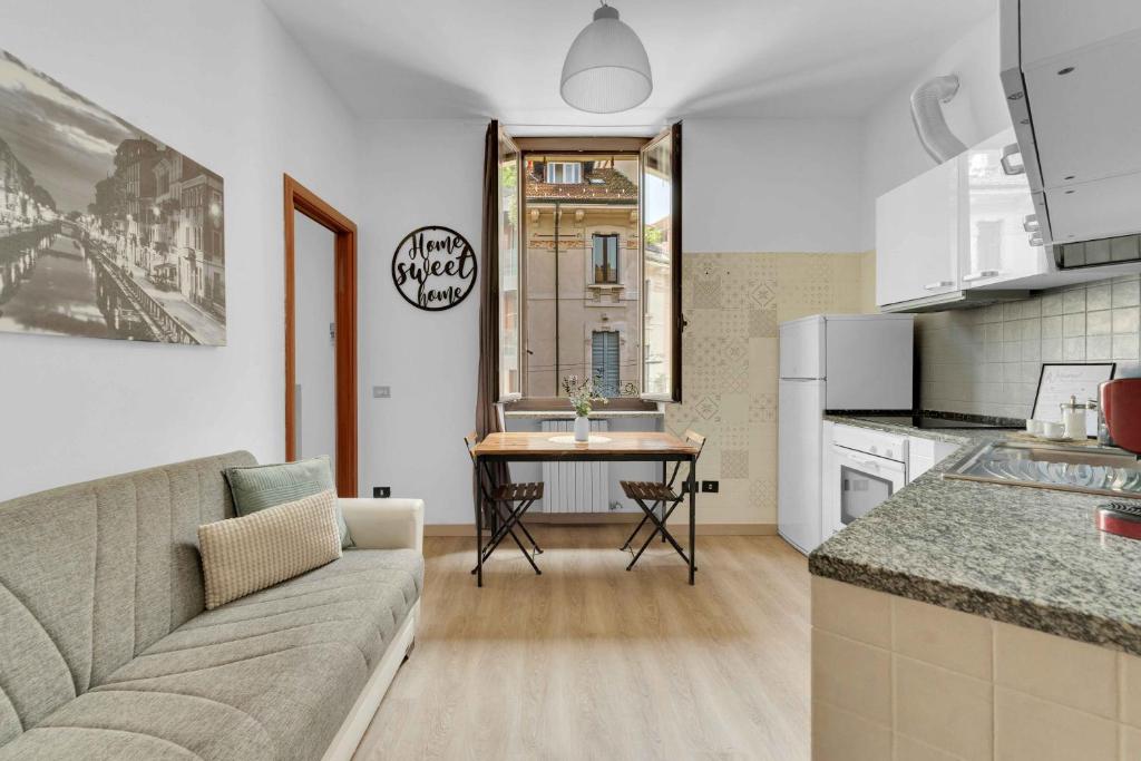 NEW! Stylish 3-Person Flat by Metro M3 & Sunny Balcony - 4