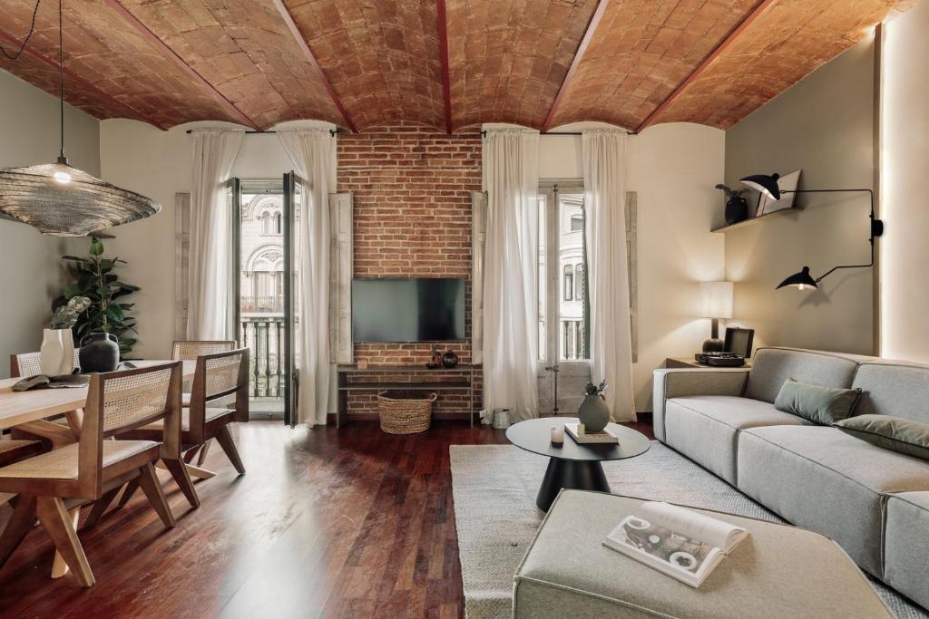 Cotoca - 3 bedrooms and balcony in Eixample Dreta, Barcelona