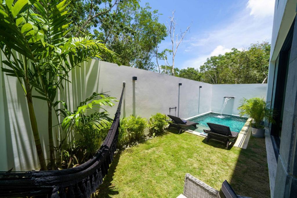 Luxury 5 Bedroom Villa - Private Heated Pool - Movie Theater - Gated Community - fits 11 - 4