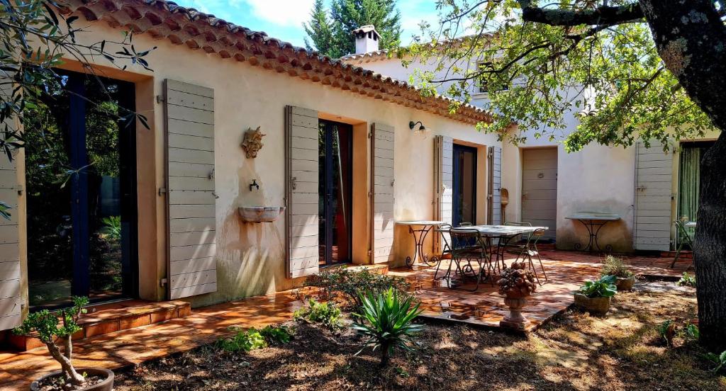 Villa d'antiquaire Heure bleue - 160 m2 Suites et Jardin à 10 mn à pied du centre d'Uzès - 2