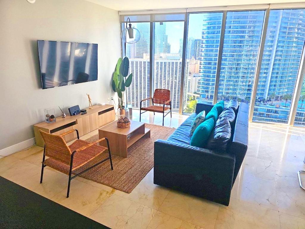 Wonderful 2 BR Condo Icon Brickell With Pool, Miami