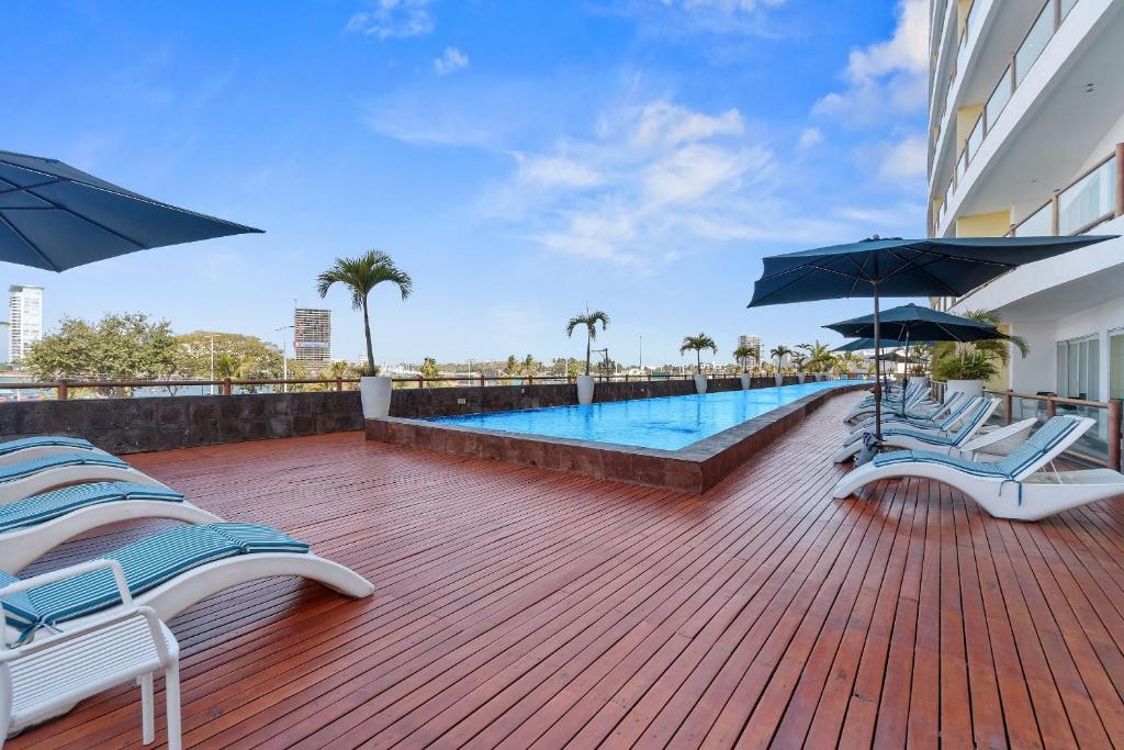 Deck12 Casino and Resort by Monyxbnb - 4