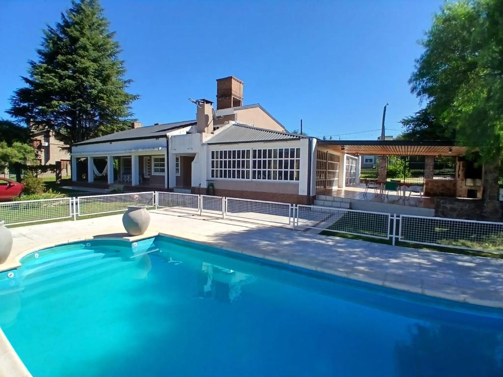 Gran casa junto al lago - 1