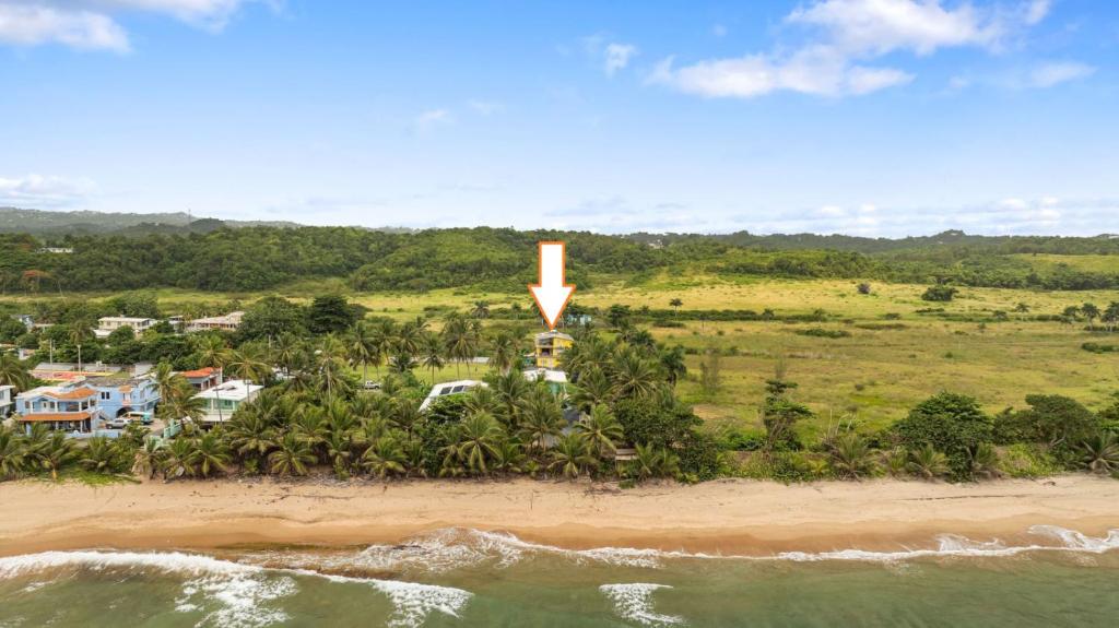 Yellow House Unit A - 2 min walk to the Beach, Aguada