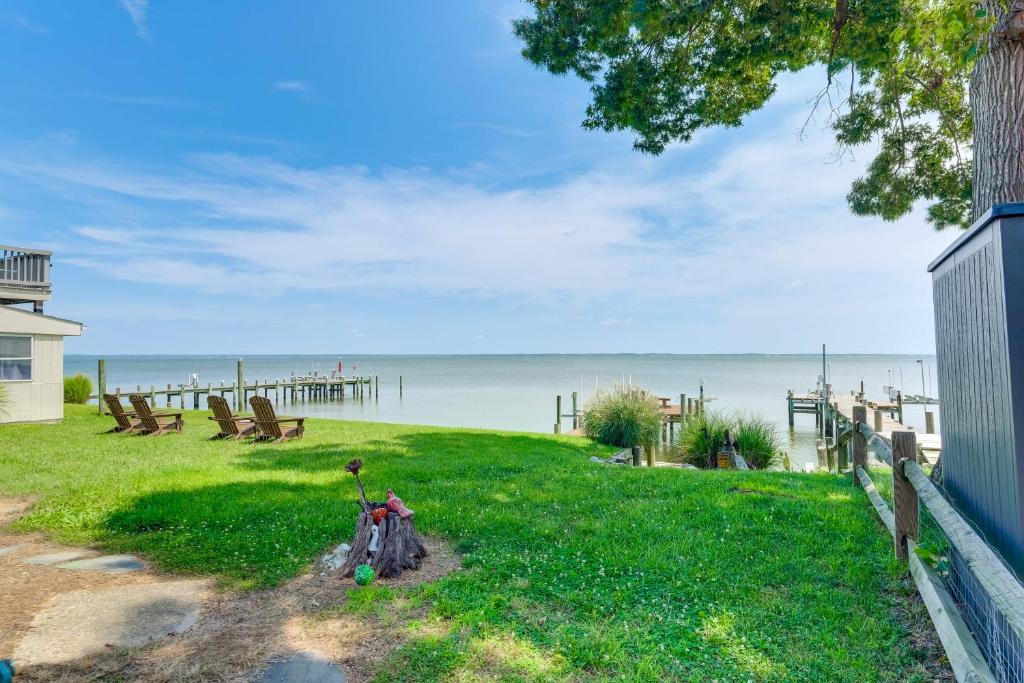 Private Dock and Yard Hague Hideaway on the Potomac, Piney Point
