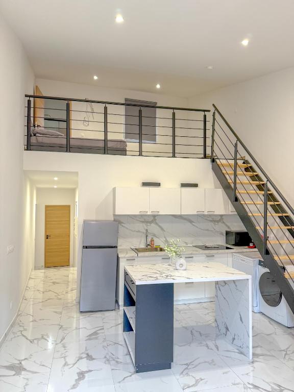 T3 Duplex Luxe Design Hyper Centre Port Clim Wifi, Toulon