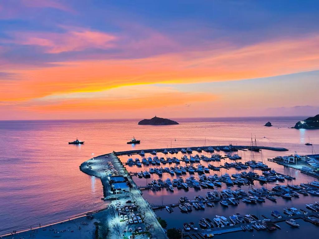 Nuevo y hermoso apto cerca a la bahía - 1