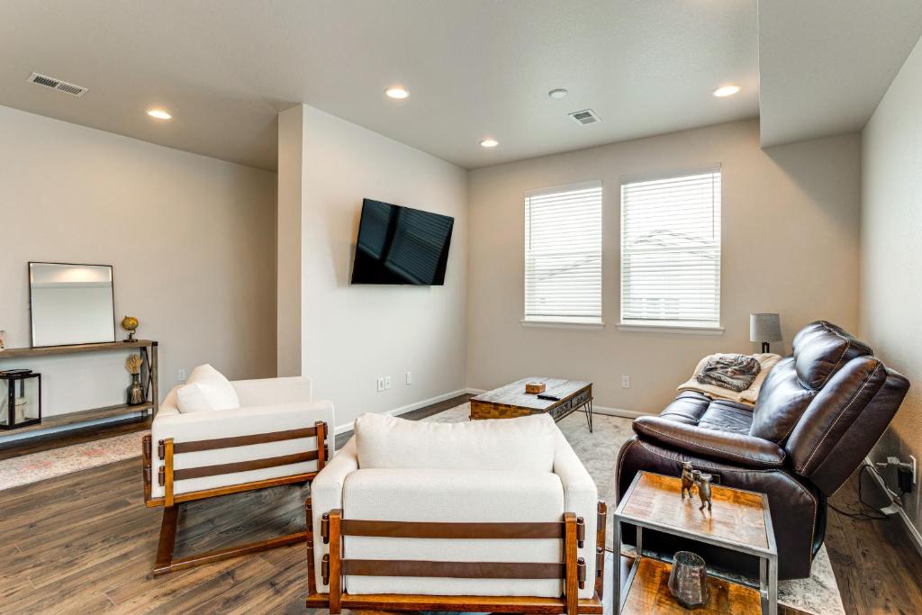 Golf, Hike and Explore Family Retreat in Denver, Altura