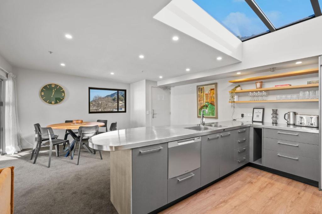 Cecil Peak View Apartment, Queenstown