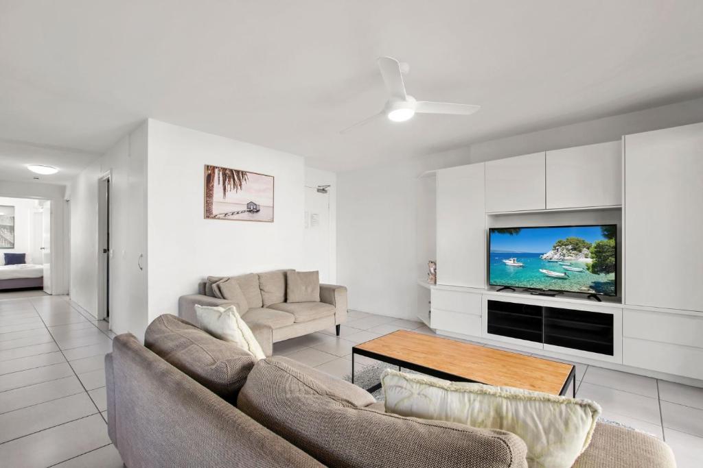 Lindomare Unit 7, 11 Orvieto Tce, Kings Beach, Caloundra